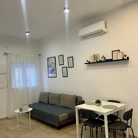 Appartement Mellis - Maria Zambrano Train Station & Bus