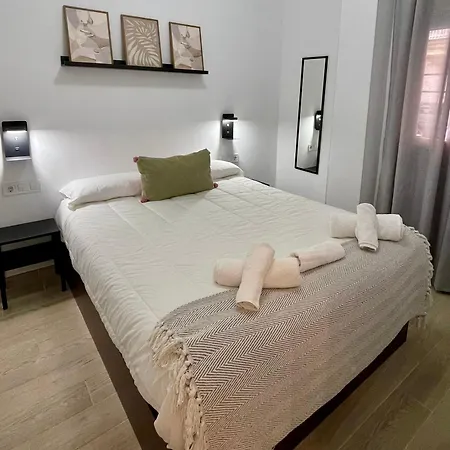 Mellis - Maria Zambrano Train Station & Bus Appartement