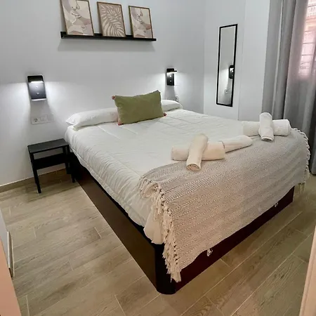 Appartement Mellis - Maria Zambrano Train Station & Bus